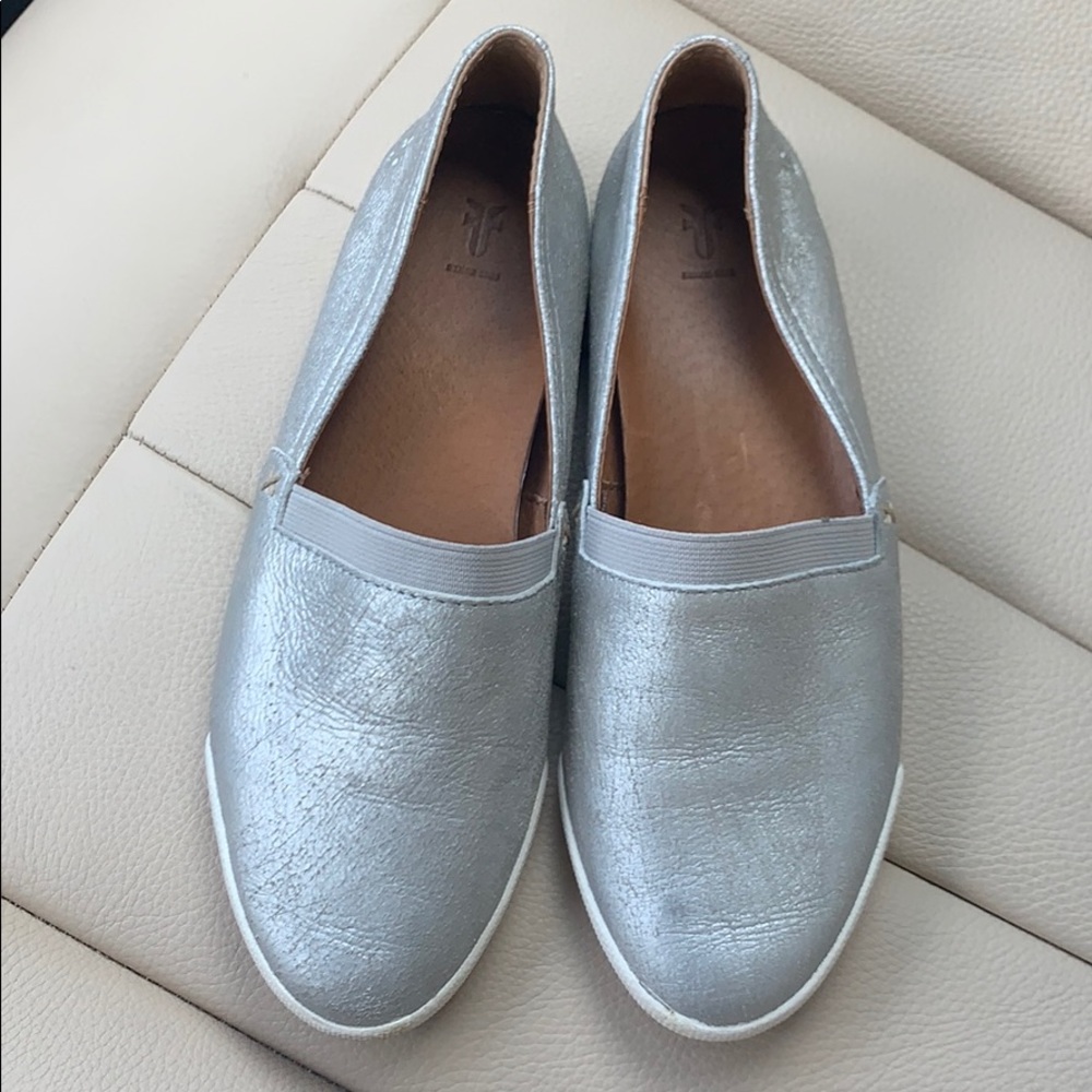 LIKE NEW Frye Melissa Silver Slip-on - 6M